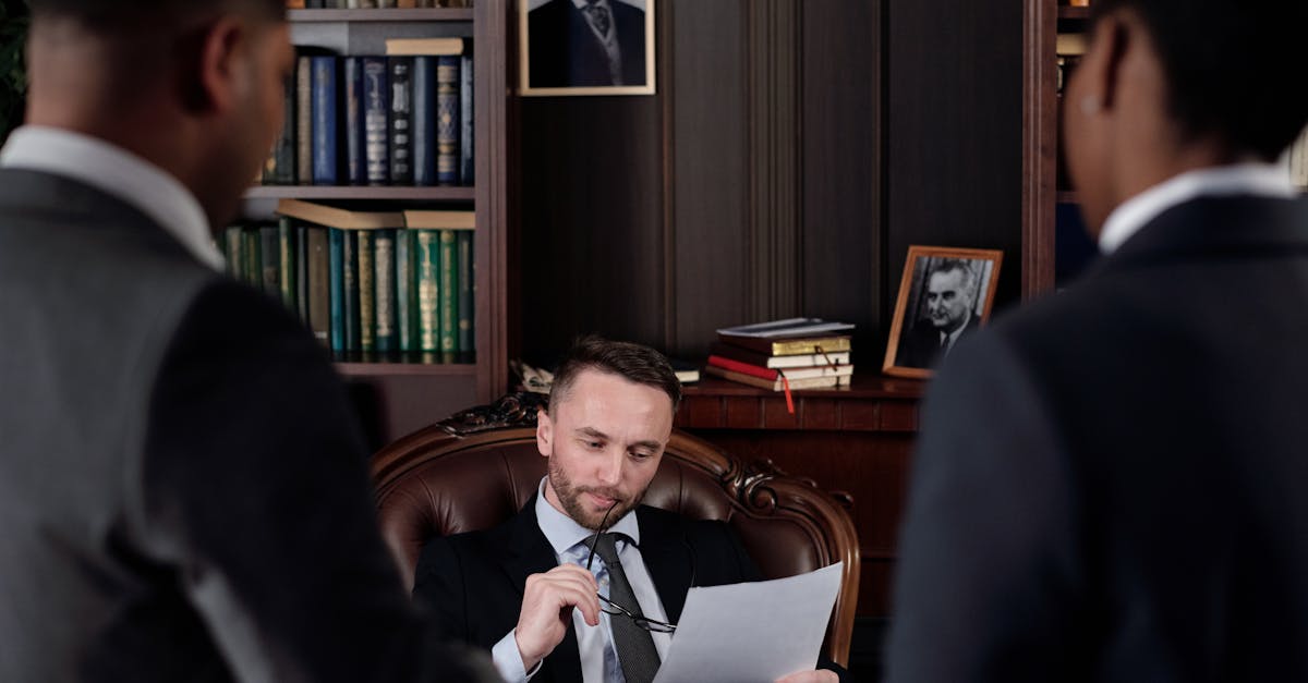 explorez l'art de la diplomatie, un domaine crucial dans les relations internationales. découvrez les stratégies, les enjeux et les acteurs clés qui façonnent la paix et la coopération entre les nations.