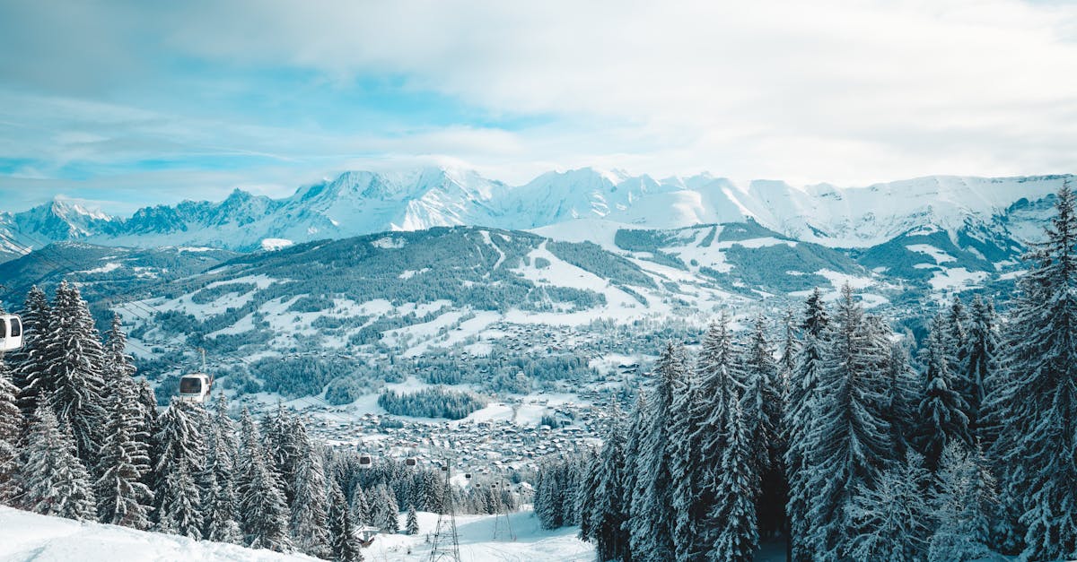 découvrez megève, station de ski emblématique des alpes françaises. profitez d'un cadre enchanteur, d'activités hivernales variées et d'une atmosphère chaleureuse tout au long de l'année.