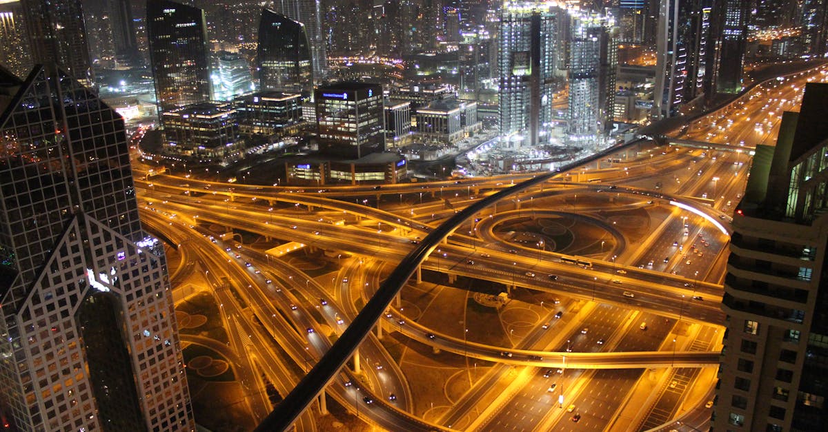 découvrez dubaï, la ville aux mille contrastes, où modernité et tradition se rencontrent. explorez ses gratte-ciels emblématiques, ses centres commerciaux luxueux, ses plages paradisiaques et sa culture vibrante. vivez des expériences uniques, de la visite du burj khalifa à des safaris dans le désert.