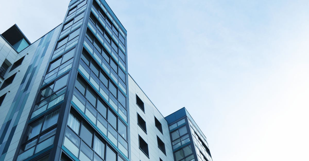 Discover our apartment concierge services designed to make your daily life easier and more enjoyable. Enjoy personalized assistance for managing your living space and benefit from our expertise for all your residential needs.