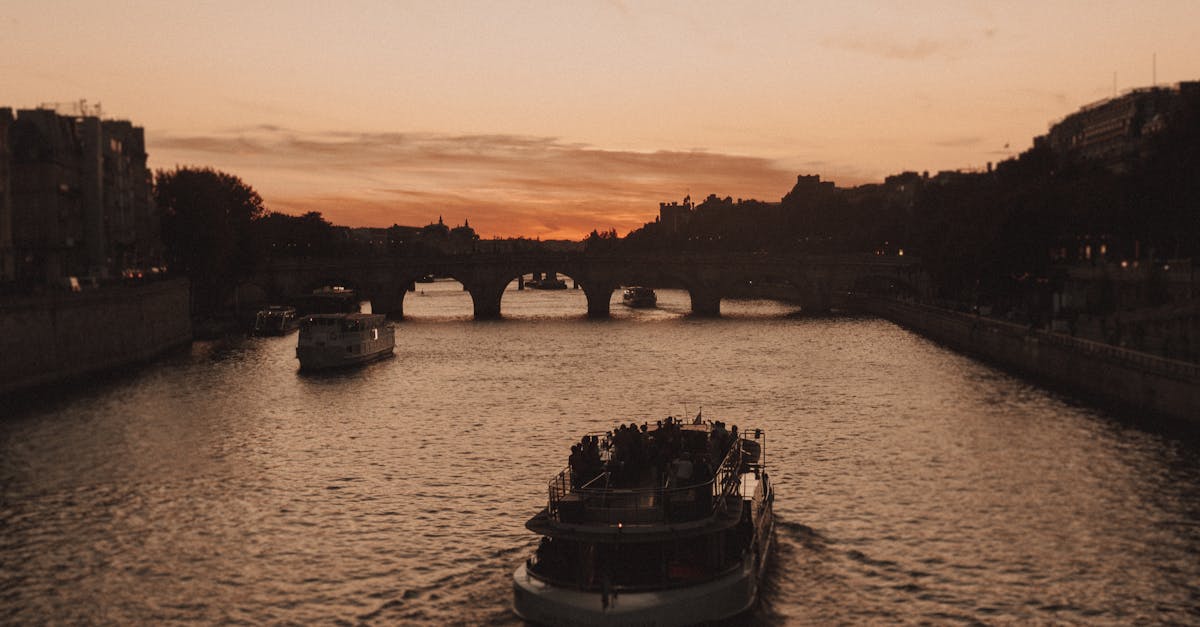 découvrez l'essence de paris lors d'un escapade mémorable. explorez ses monuments emblématiques, dégustez sa cuisine raffinée et imprégnez-vous de la magie de la ville lumière. que vous soyez amateur d'art, de mode ou d'histoire, paris vous promet des moments inoubliables.