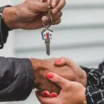 découvrez comment investir intelligemment dans l'immobilier. explorez les meilleures stratégies, conseils d'experts et opportunités pour maximiser vos rendements dans le secteur immobilier.